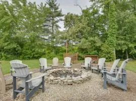 Flat Rock Tiny Home: BBQ-Ready Patio & Pool Access