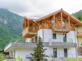 Dolomites Chalet Wolf, hotel in Molveno