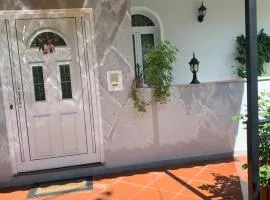 Christina's house with 2 bedrooms and free parking