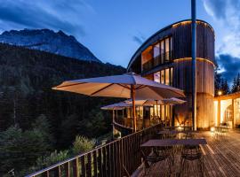 Hotel Arnica Scuol - Adults Only, hotel in Scuol
