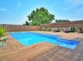 Casa con piscina en Vilagarcía de Arousa, renta vacacional en Deiro