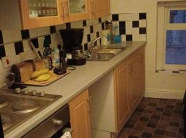 Twin room in Hoylake - 500 metres from Royal Liverpool Golf Course, feriebolig i Hoylake