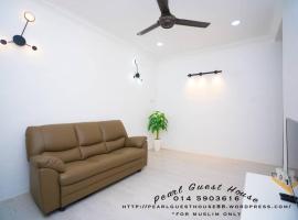 Pearl Guest House, guest house in Kertih