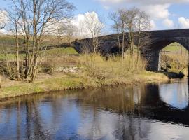 Riverside Cottage, Helwith Bridge, Yorkshire Dales, hôtel à Horton in Ribblesdale