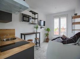 Studio cosy, calme avec cour extérieure, 2e étage, appartement à Saran