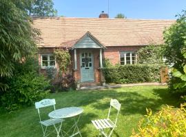 Divine, detached countryside cottage near Ludlow., hytte i Ludlow