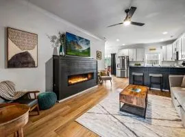 *Dog Friendly*Modern home-Minutes to Dollywood, Gatlinburg, Smoky Mountains & Pigeon Forge!