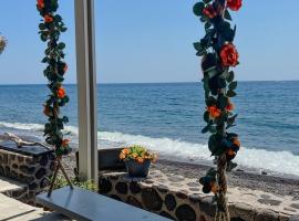 BLACK BAY CAVES SUITES, vacation rental in Akrotiri