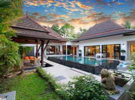 The Thara Villa Surin Beach, hotel with jacuzzis in Ban Lum Fuang
