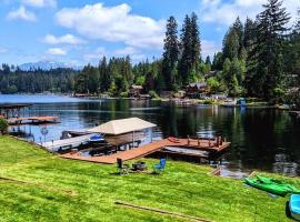 Lakefront: Dog Friendly, Dock, BBQ, Firepit, AC, hotel with parking in Lake Stevens