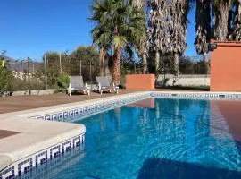 “Soleado” Casa rural con piscina