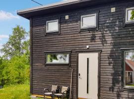 Awesome Home In Trans With Lake View, semesterboende i Tranås