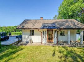 Nice Home In Grbo With Jacuzzi, будинок для відпустки у місті Gråbo