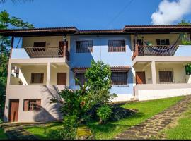 Chalés Carioca Prumirim Ubatuba: Ubatuba, Promirim Waterfall yakınında bir otel