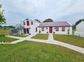 Tiernan's Luxury Cottages, hotel near Barnacahogue Stone Fort, Charlestown