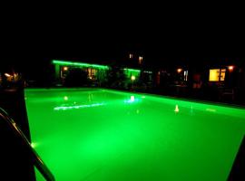 Villa (apartment F) — Pool — Lake Idro, hotel with parking in Vesta