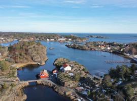 Seafront villa at Gjeving, Lyngør, hotel i Tvedestrand