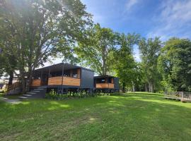 Big Berry Kolpa- King mobile house, campground in Gradac