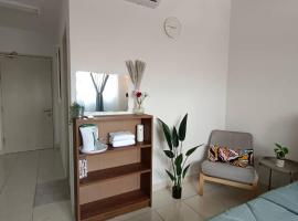 Qilayna guest room, casa de hóspedes em Sepang
