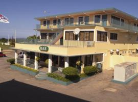 Hotel La Cima & Suites, hótel í Aguadilla