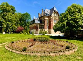 Château de Moliens, hotel with parking in Moliens