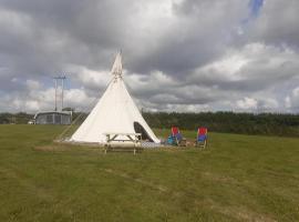 Hawk's View Tipi at Higher Hawksland Farm, glamping site in Saint Issey