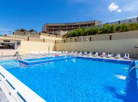 PANORAMA, hotel with pools in Solotvyno