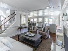 Hamptons Retreat: Near Beaches, Restaurants, Wineries