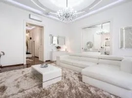 Opera Balkony Luxury Apartment