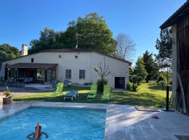 La Tour du Sorbey - Gîte Nature Familial - Piscine - 3 à 6 Pax, hotel di Monségur