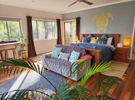Cosy Studio with Forest Views, Noosa Hinterland, δωμάτιο σε οικογενειακή κατοικία σε Doonan