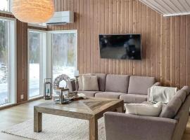 4 Bedroom Gorgeous Home In Hnefoss, feriebolig på Hønefoss