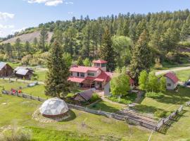 3076 W Highway 160 - Main House, hotel v destinaci Mancos