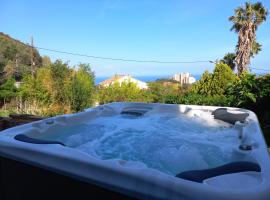 Location Bastia, U Fiumicellu. Vue Mer. Jacuzzi, Barbecue,... Pour 2 personnes, hotel in Bastia