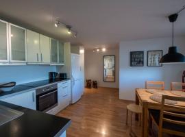 Lovely one bedroom apartment in Hafnarfjordur, hotel em Hafnarfjördur