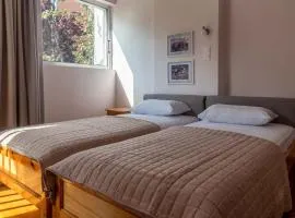 Sunny Escape:Stylish and Roomy Apt in Beach Haven!