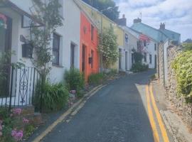 Fishermen's cottage with log burner, 2 bathrooms & sea views from garden terraces
