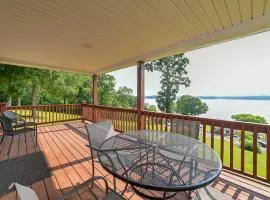 Kentucky Lake Getaway with Lookout Deck, Water View!