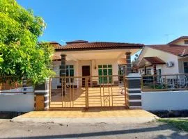Teratak Azhan Homestay