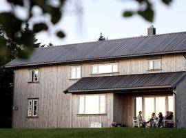 Lille Herstrand - A unique seaside getaway, hôtel avec parking à Meløyskagen