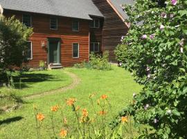 Home in the woods, smještaj s priborom za pripremu jela 