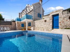 House AnaDora with pool - Zlarin: Zlarin şehrinde bir otel