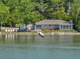 Cloud Nine on Crystal Lake, hotel with parking in Beulah