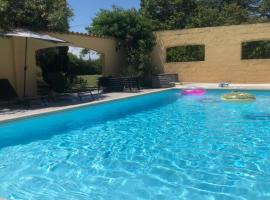 Gîte la Lezardière accès privé canal du midi **, Hotel mit Pools in Castelnaudary