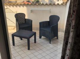 Mansarda mentana, hotel v destinaci Vittoria