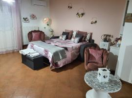 Shabby Chic Rooms con cucina e giardino privato، مكان إقامة مع الخدمة الذاتية لإعداد الطعام في Pomarico