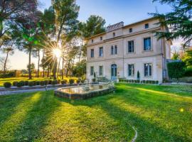 Château Sainte Colombe, B&B/chambre d'hôtes à Saint-Geniès-des-Mourgues