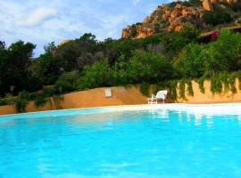 Villa Niko, hotel dengan kolam renang di Costa Paradiso