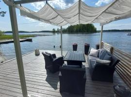 Comfortable Villa Ainola, lake., sewaan penginapan tepi pantai di Varkaus