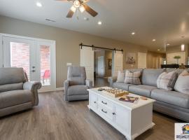 Walk-in - Close to 76 Strip - Resort Amenities - FREE TICKETS INCLUDED - FH-G203, Cottage in Branson